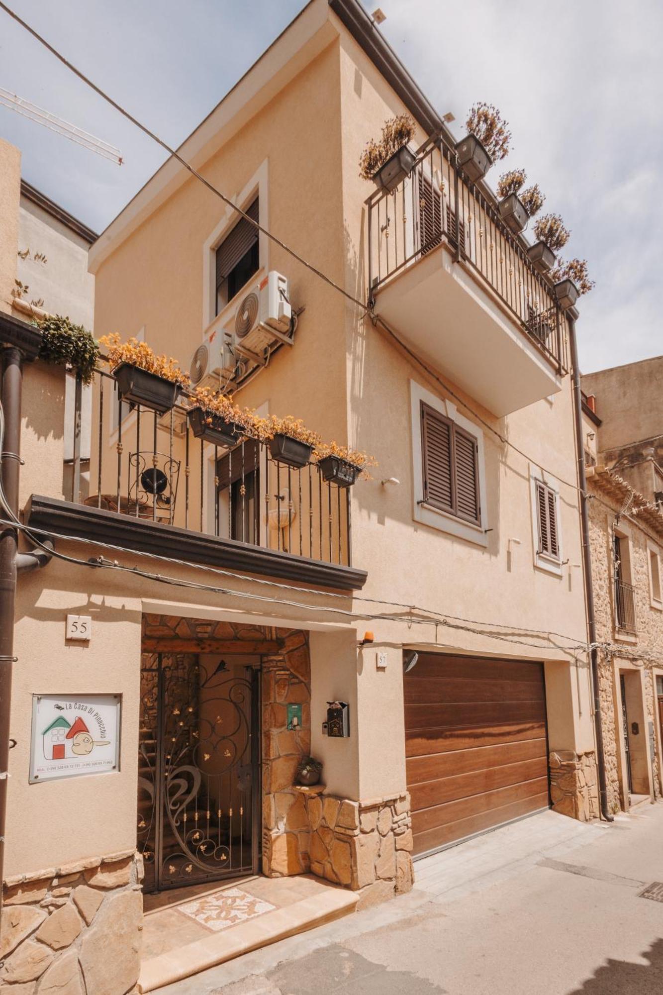 La Casa Di Pinocchio Hotel Ена Екстериор снимка