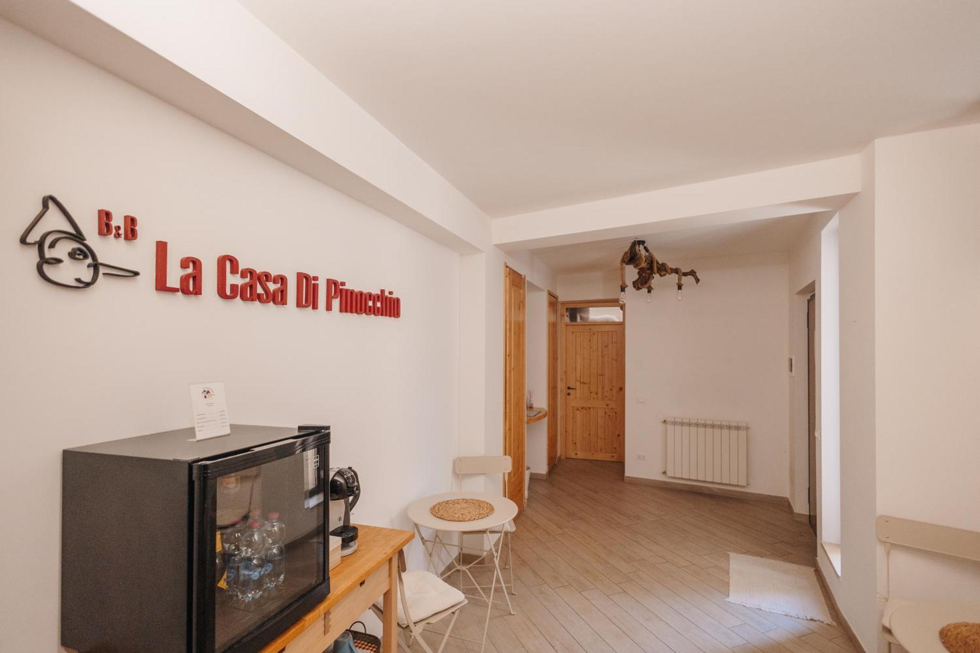 La Casa Di Pinocchio Hotel Ена Екстериор снимка
