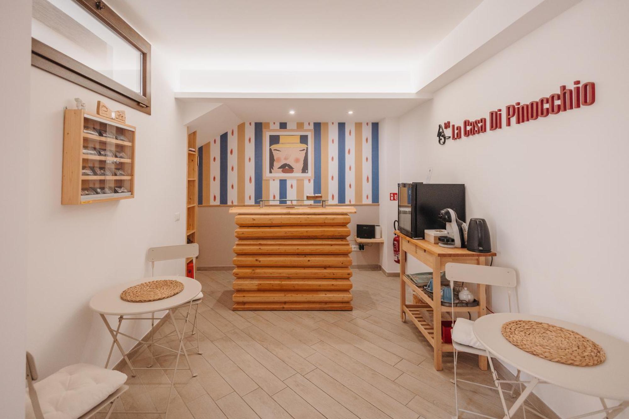 La Casa Di Pinocchio Hotel Ена Екстериор снимка