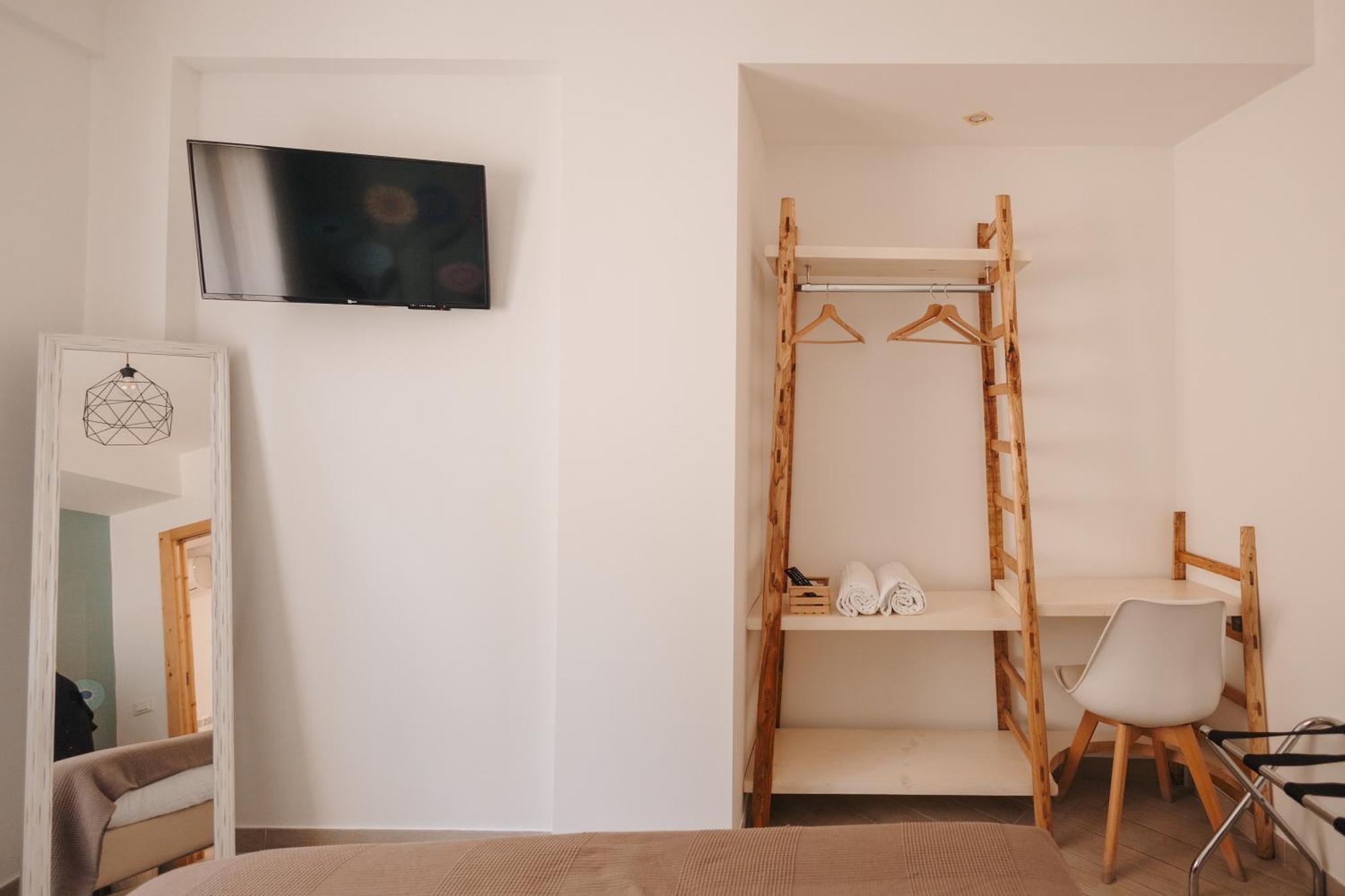 La Casa Di Pinocchio Hotel Ена Екстериор снимка