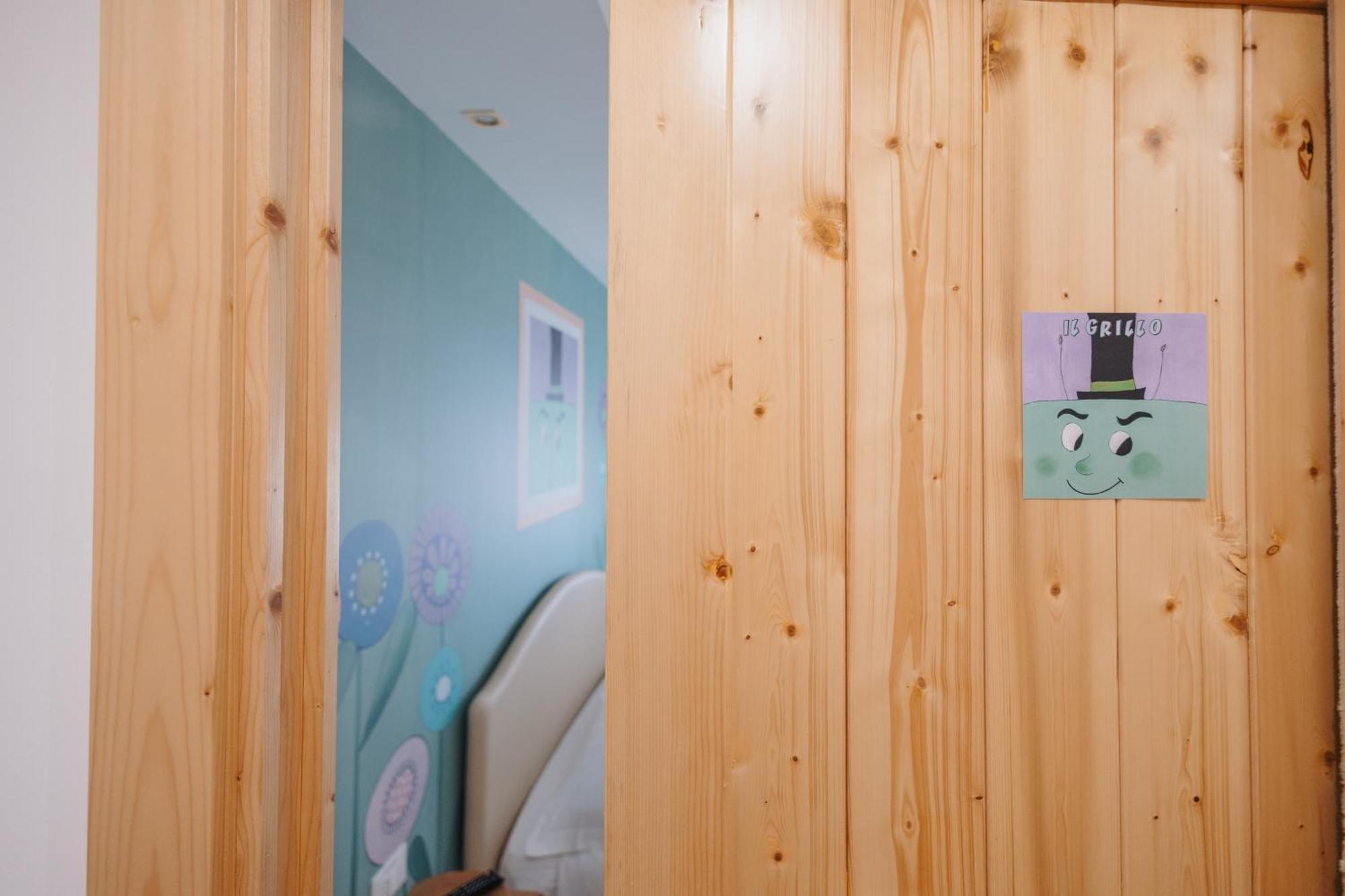 La Casa Di Pinocchio Hotel Ена Стая снимка