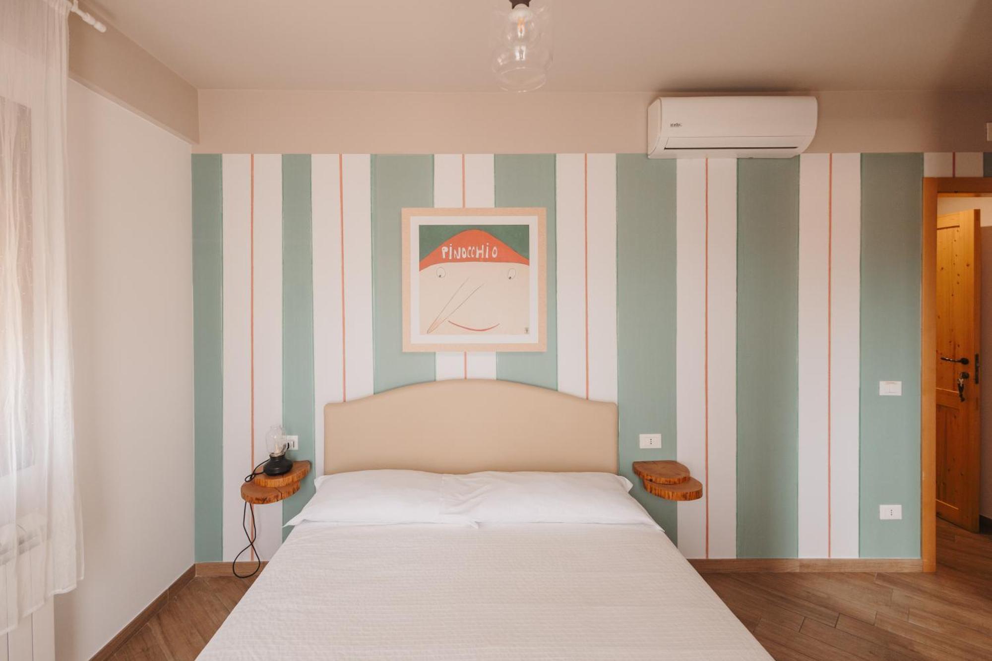 La Casa Di Pinocchio Hotel Ена Екстериор снимка